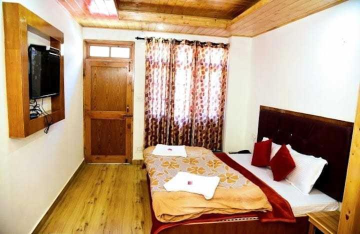 Himalayan Palace Hotell Manāli Exteriör bild
